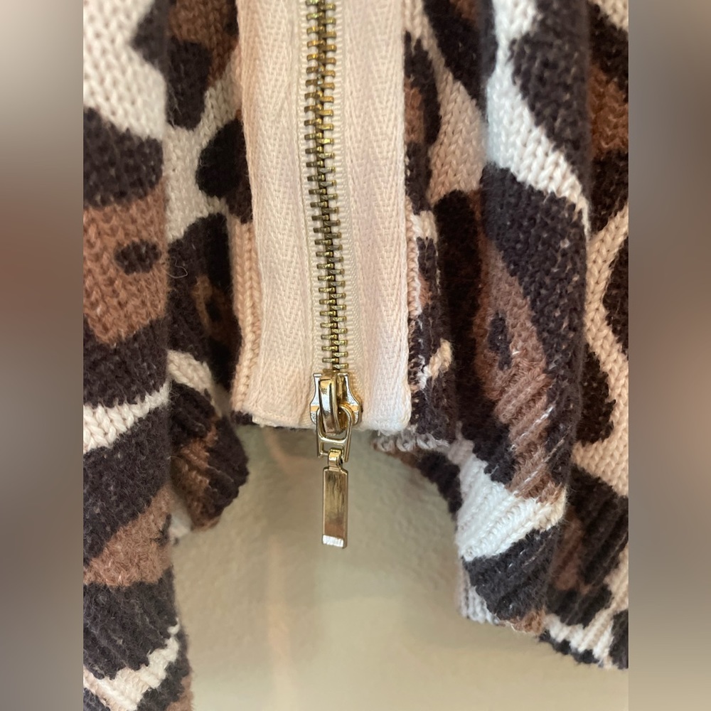 Show Me Your Mumu | Mellow Zipline Leopard Cheetah oversized Sweater - Picture 6 of 7